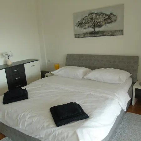 Apartament Ella, *