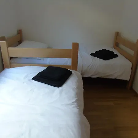 Ella, Apartament